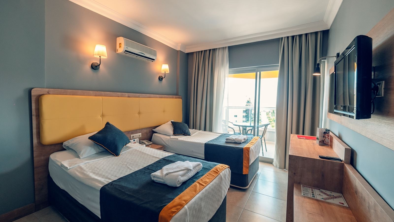 rooms-standard-room-side-sea-view