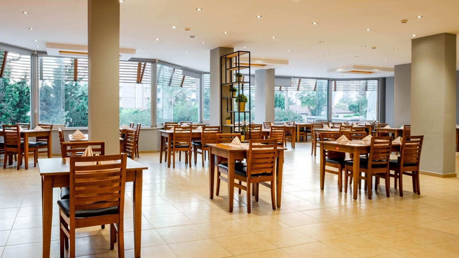 restaurants-restaurant