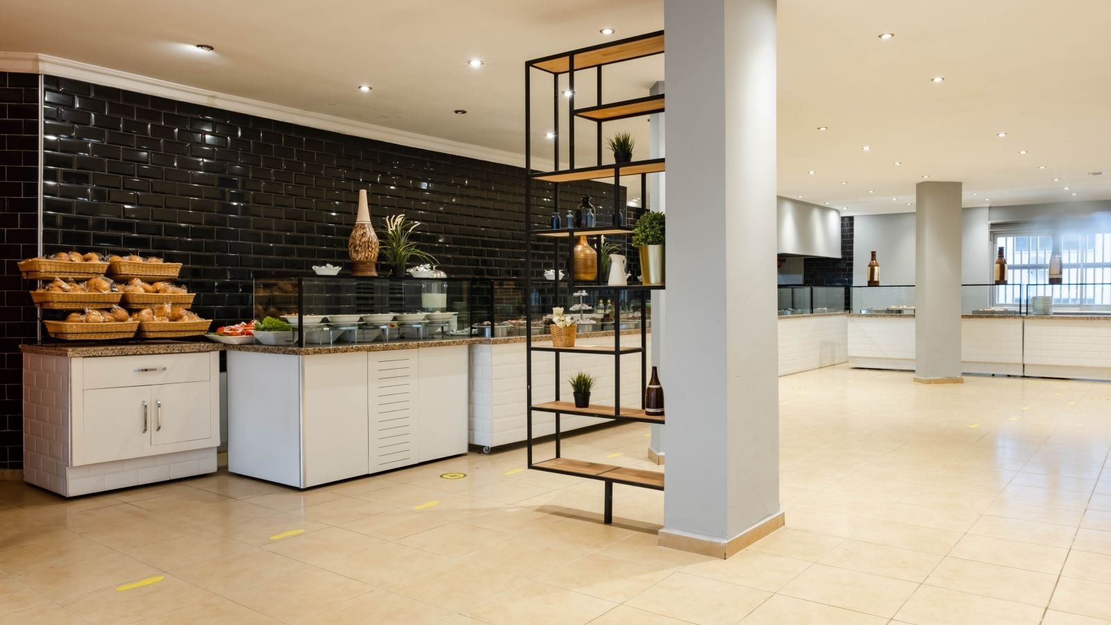 restaurants-restaurant