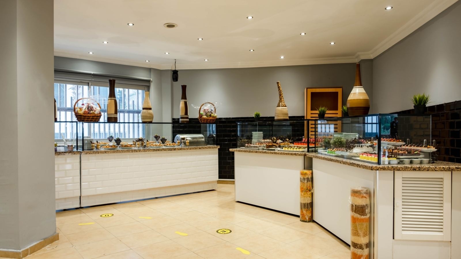 restaurants-restaurant