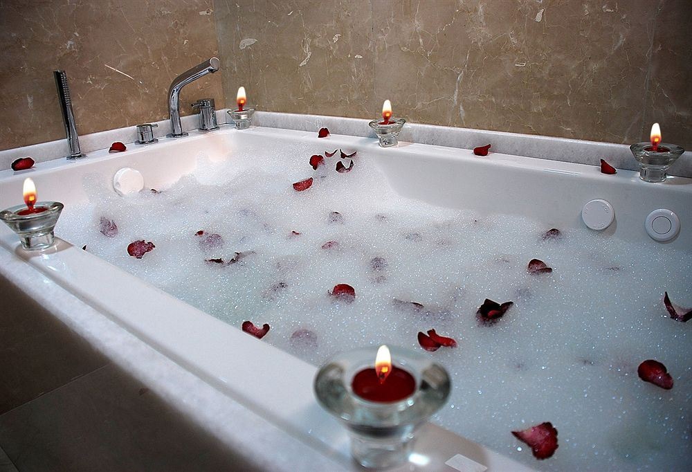 rooms-suite-deluxe-queen-bed