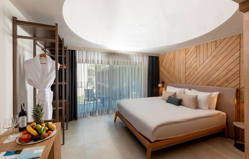 rooms-junior-suite-land-view