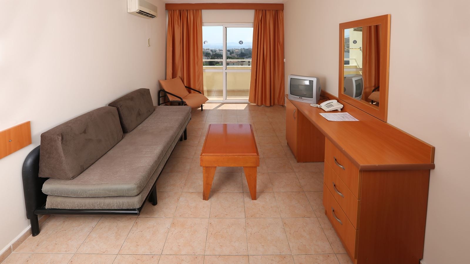 rooms-suite-standard-1-bedroom-seaview-balcony