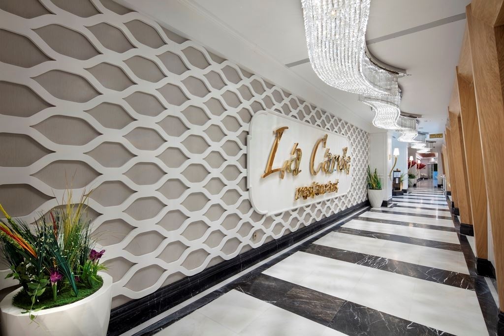 restaurants-la-carde-main-restaurant