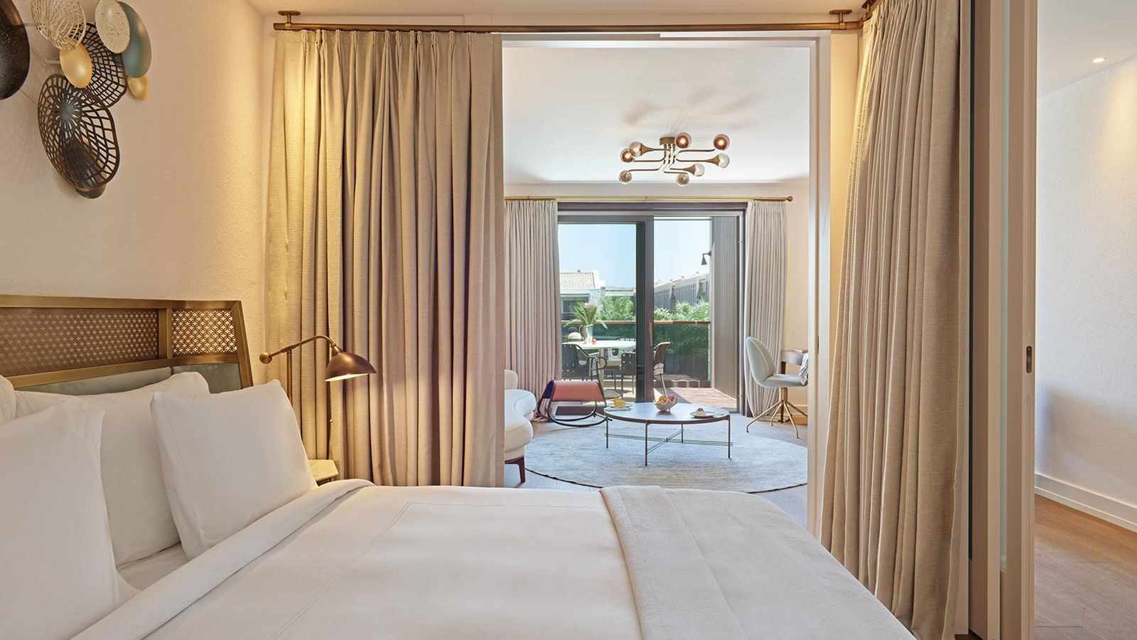 rooms-1-bedroom-suite-pool-view-terrace