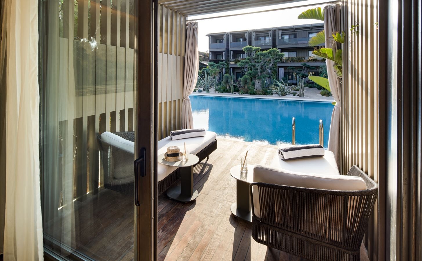 rooms-laguna-suite-swim-up-adult-only