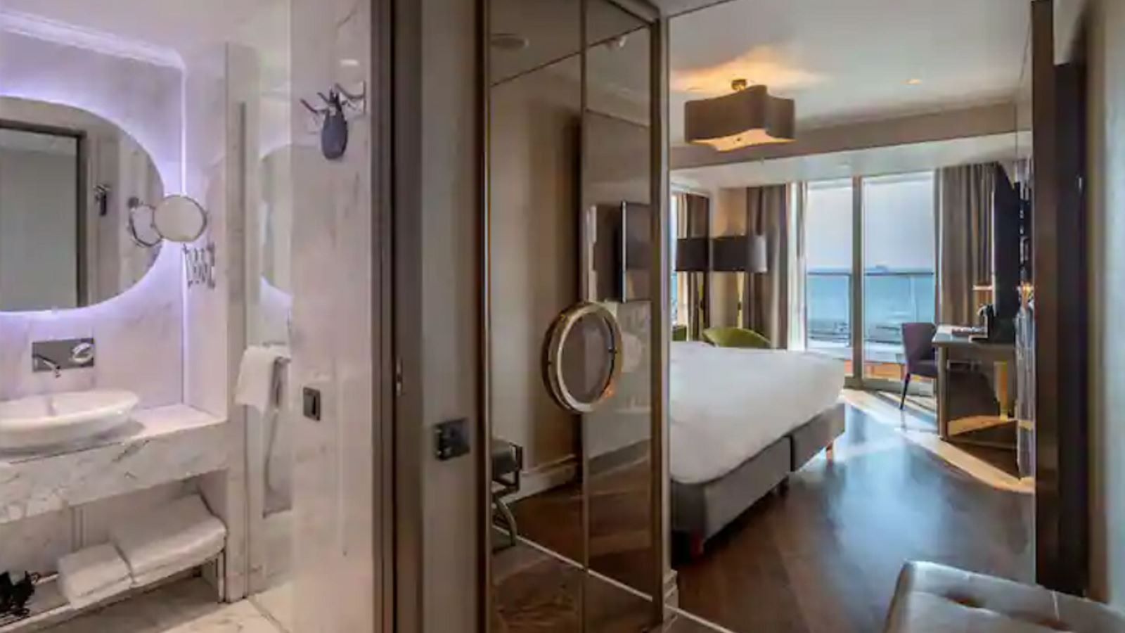 rooms-premium-sea-view-balcony-room