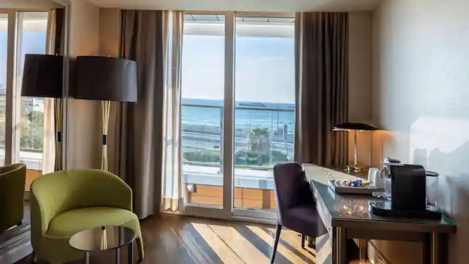 rooms-premium-sea-view-balcony-room