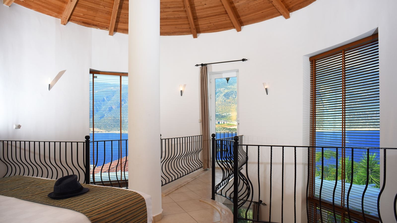 rooms-waterfront-pool-villa