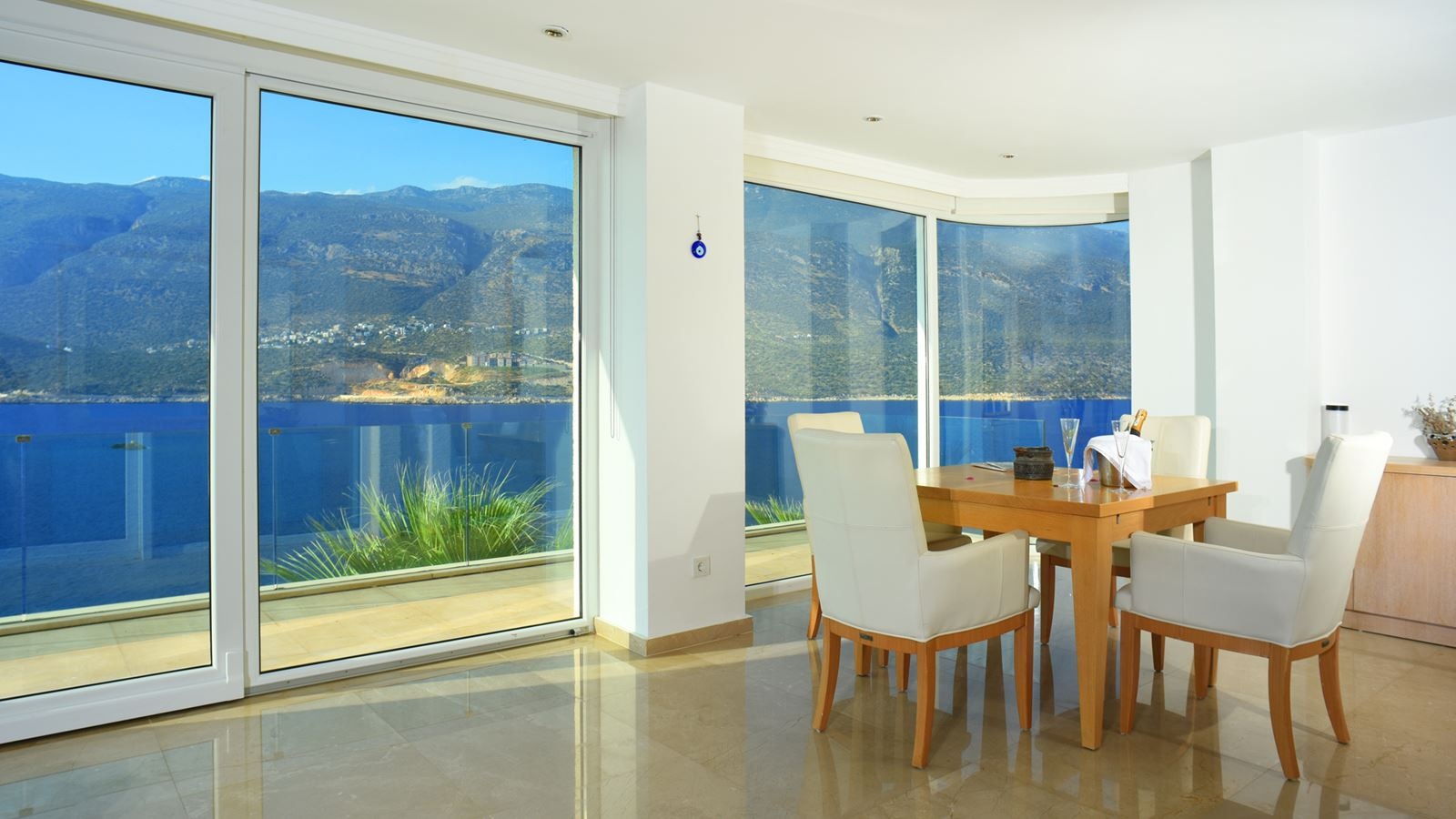 rooms-the-pool-house