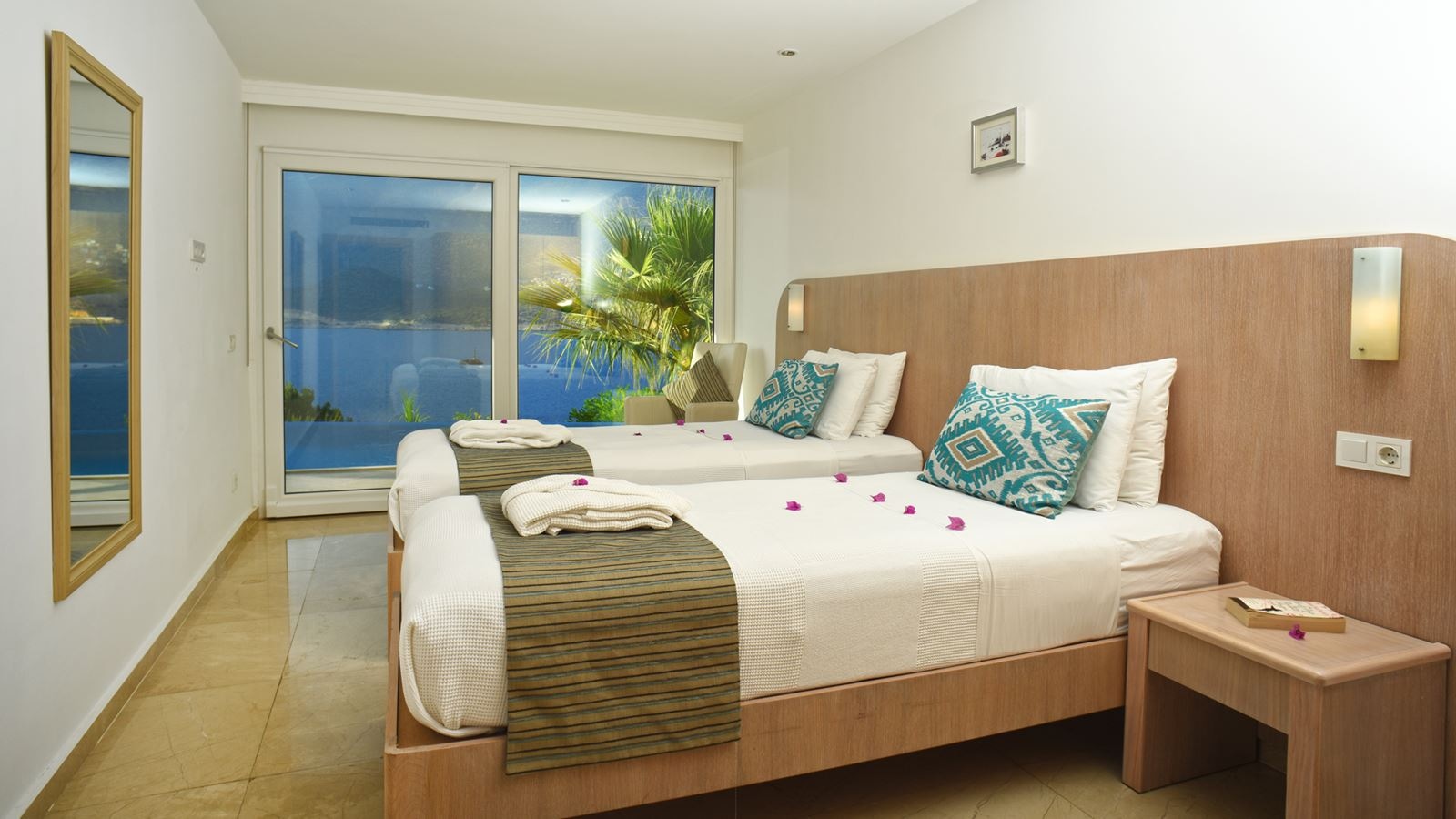 rooms-the-pool-house