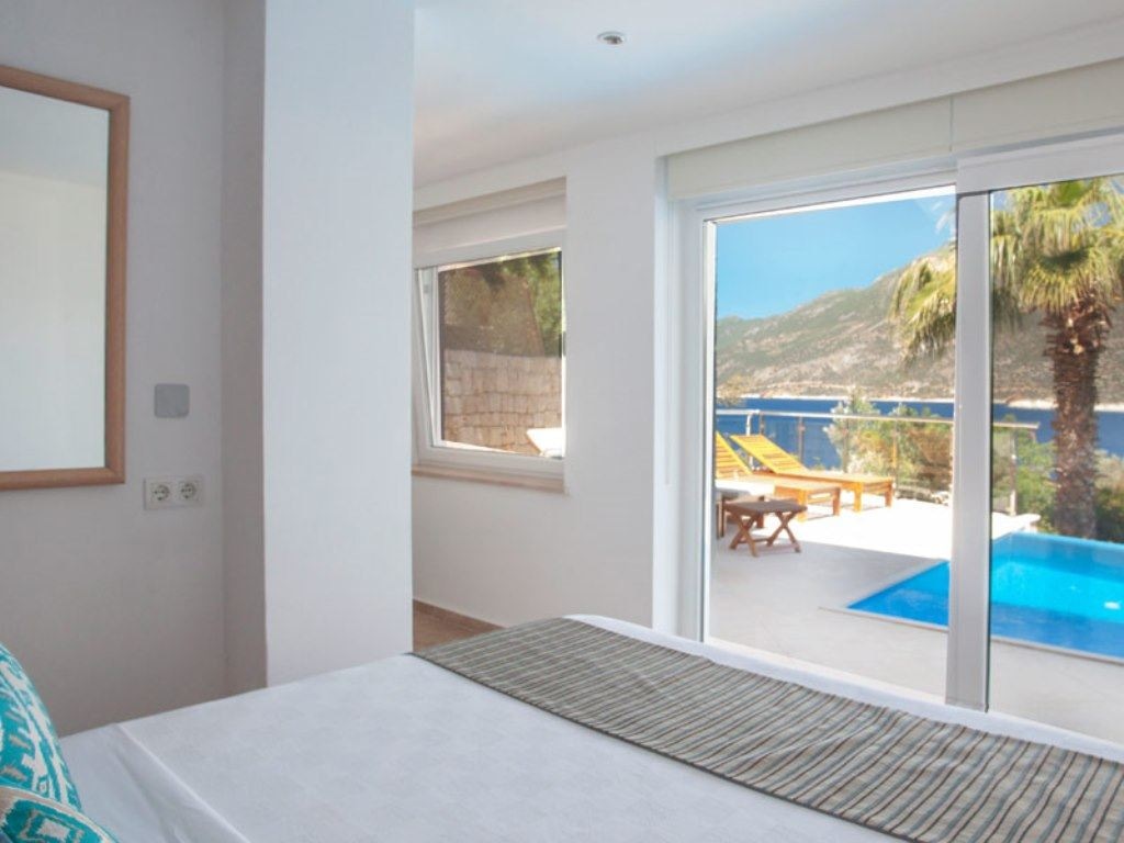 rooms-the-pool-house