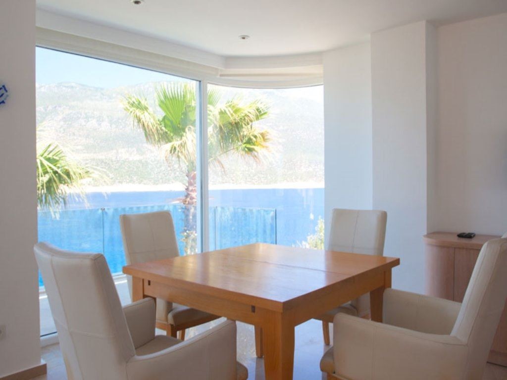 rooms-the-pool-house