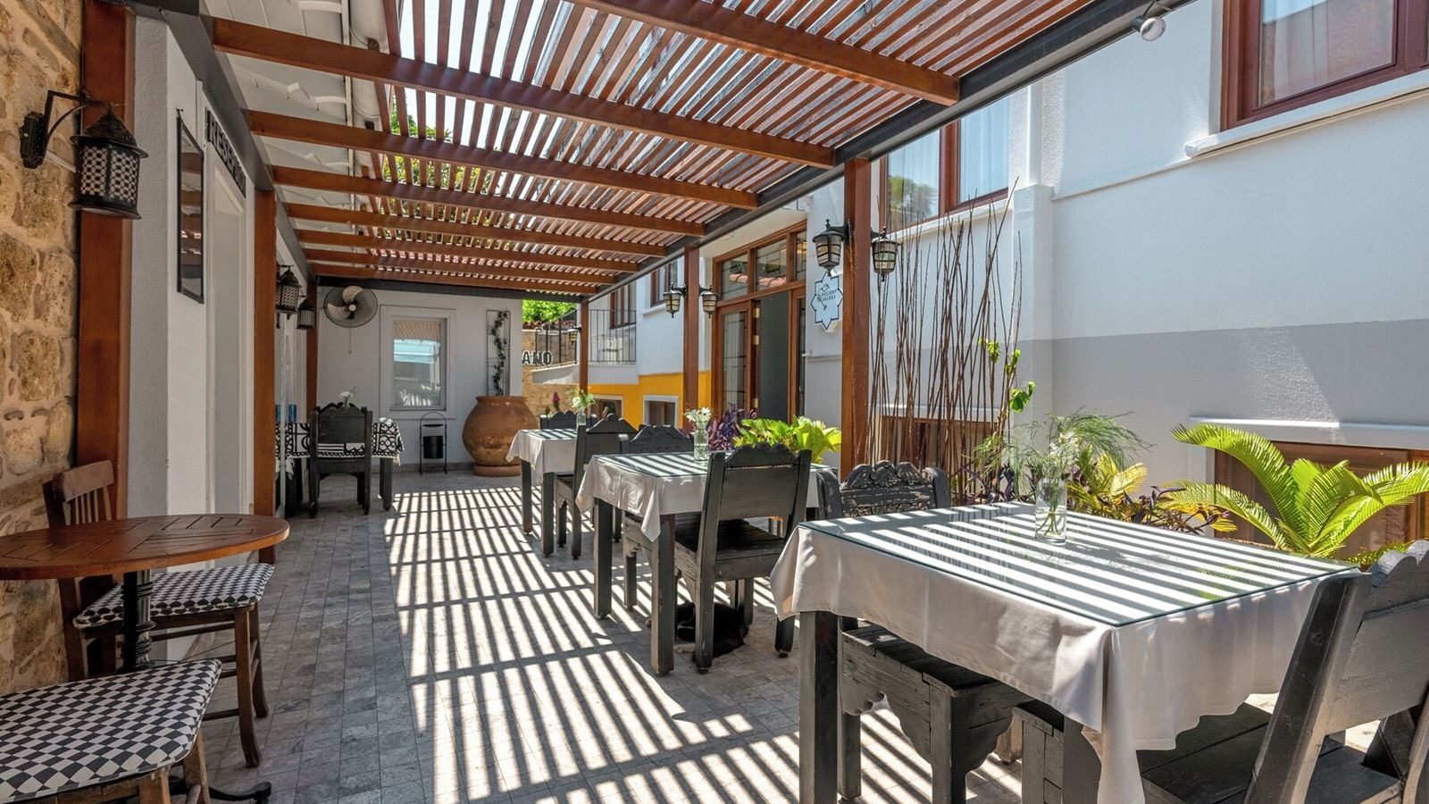 restaurants-restaurants