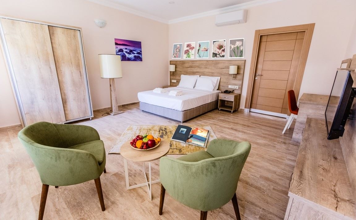 rooms-club-deluxe-room