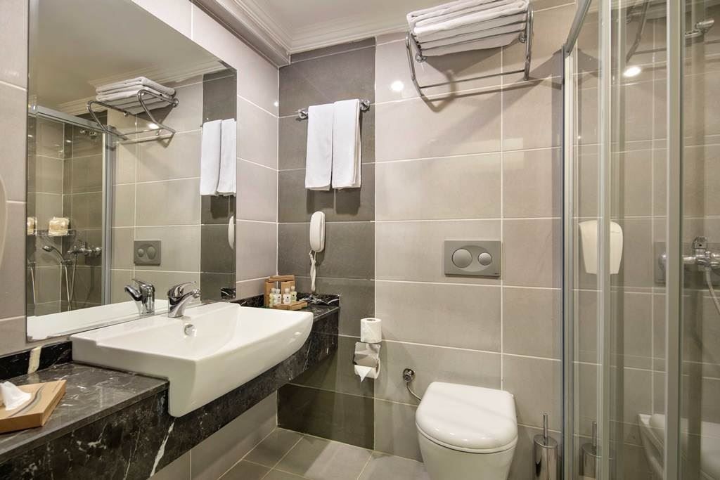 rooms-family-room-land-view-with-bunkbed