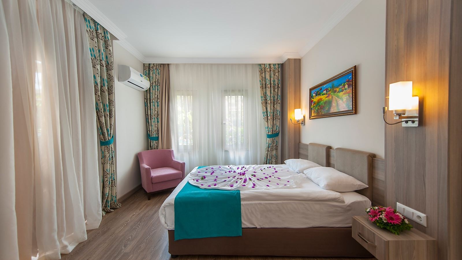 rooms-family-room-land-view