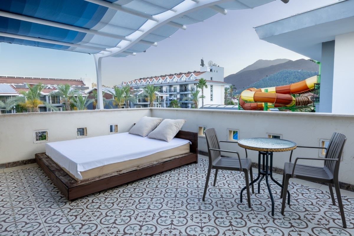 rooms-standard-room-with-terrace-balcony