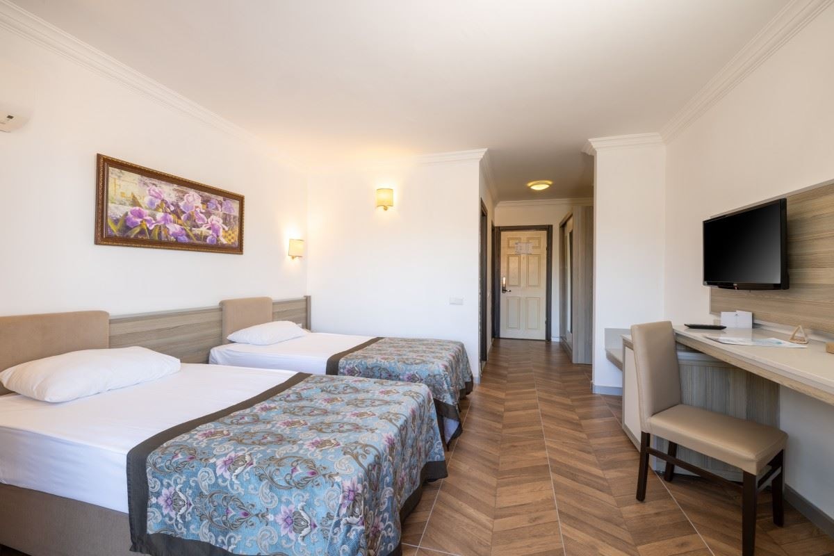 rooms-standard-room-land-view