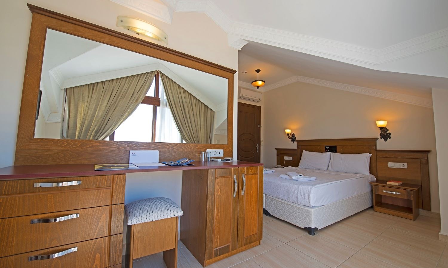 rooms-family-room-one-bedroom