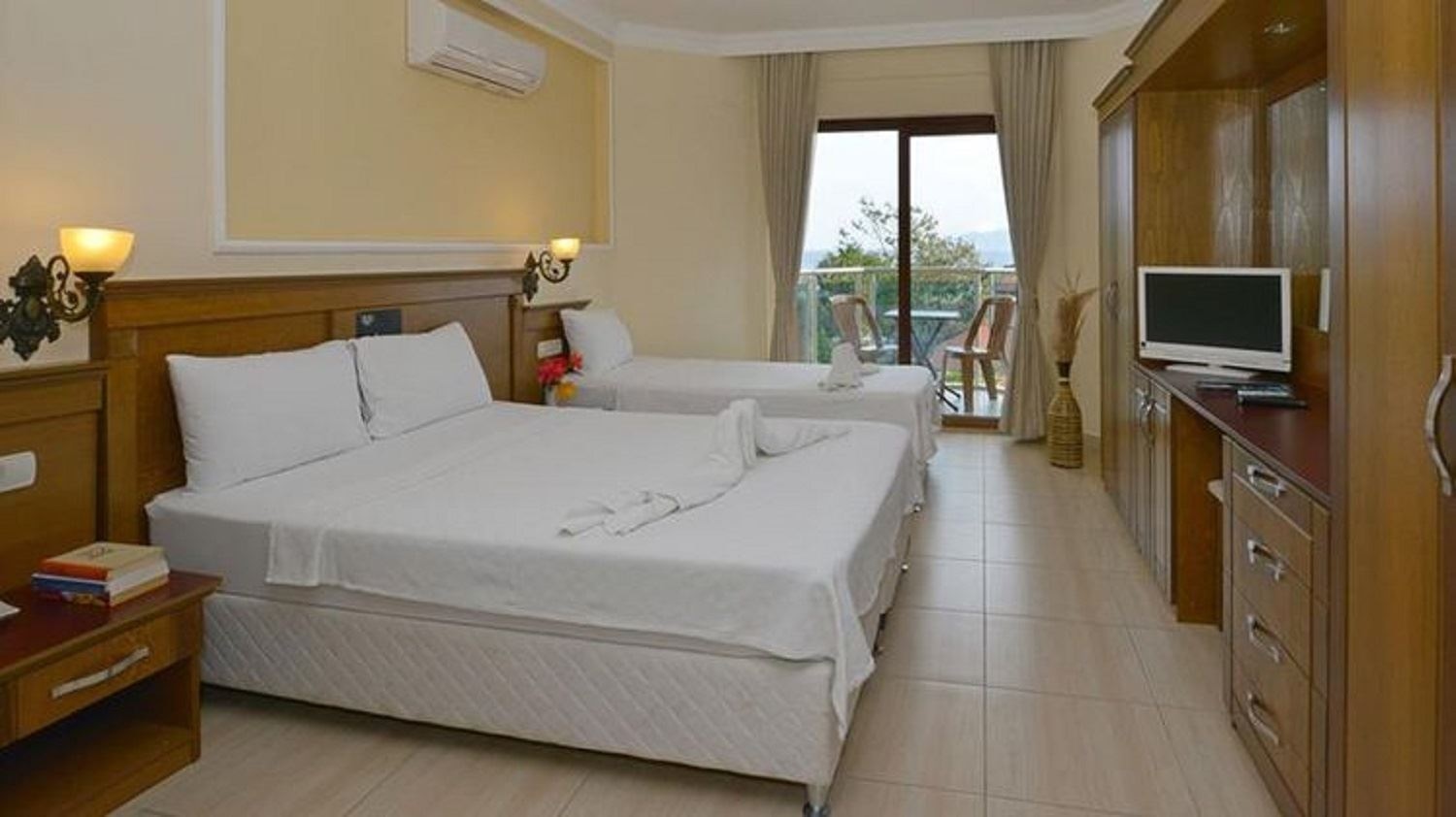 rooms-standard-room-side-sea-view-with-balcony