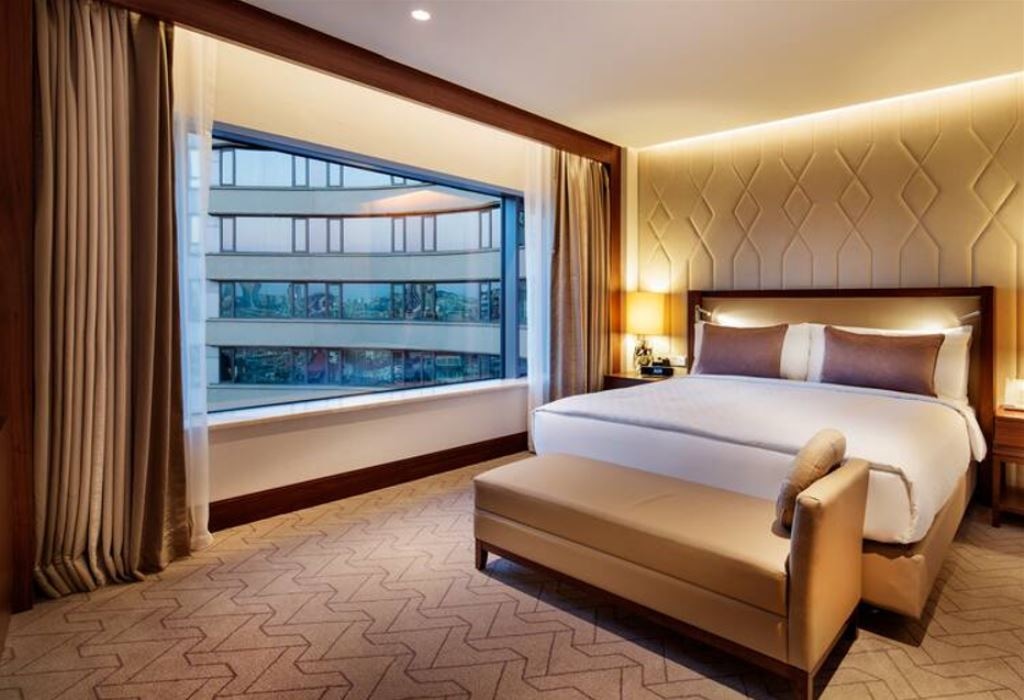 rooms-park-suite-with-balcony