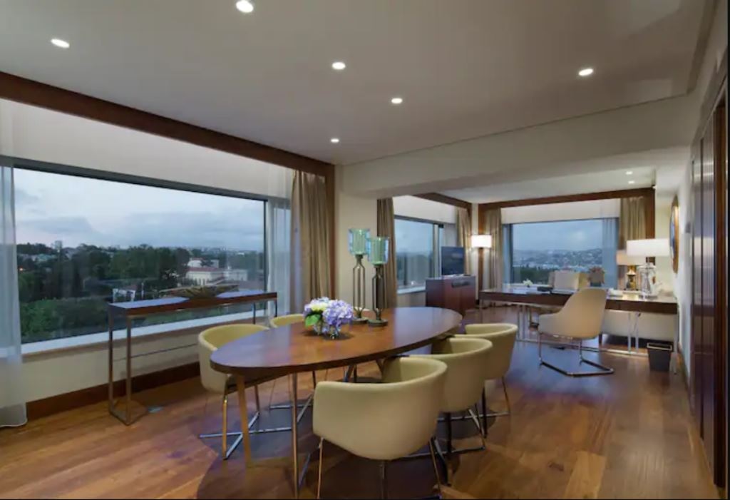 rooms-deluxe-suite-with-kitchen