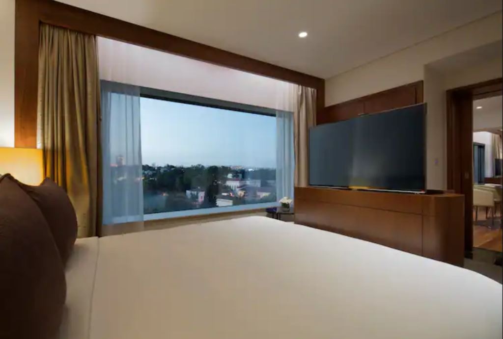 rooms-deluxe-suite-with-kitchen