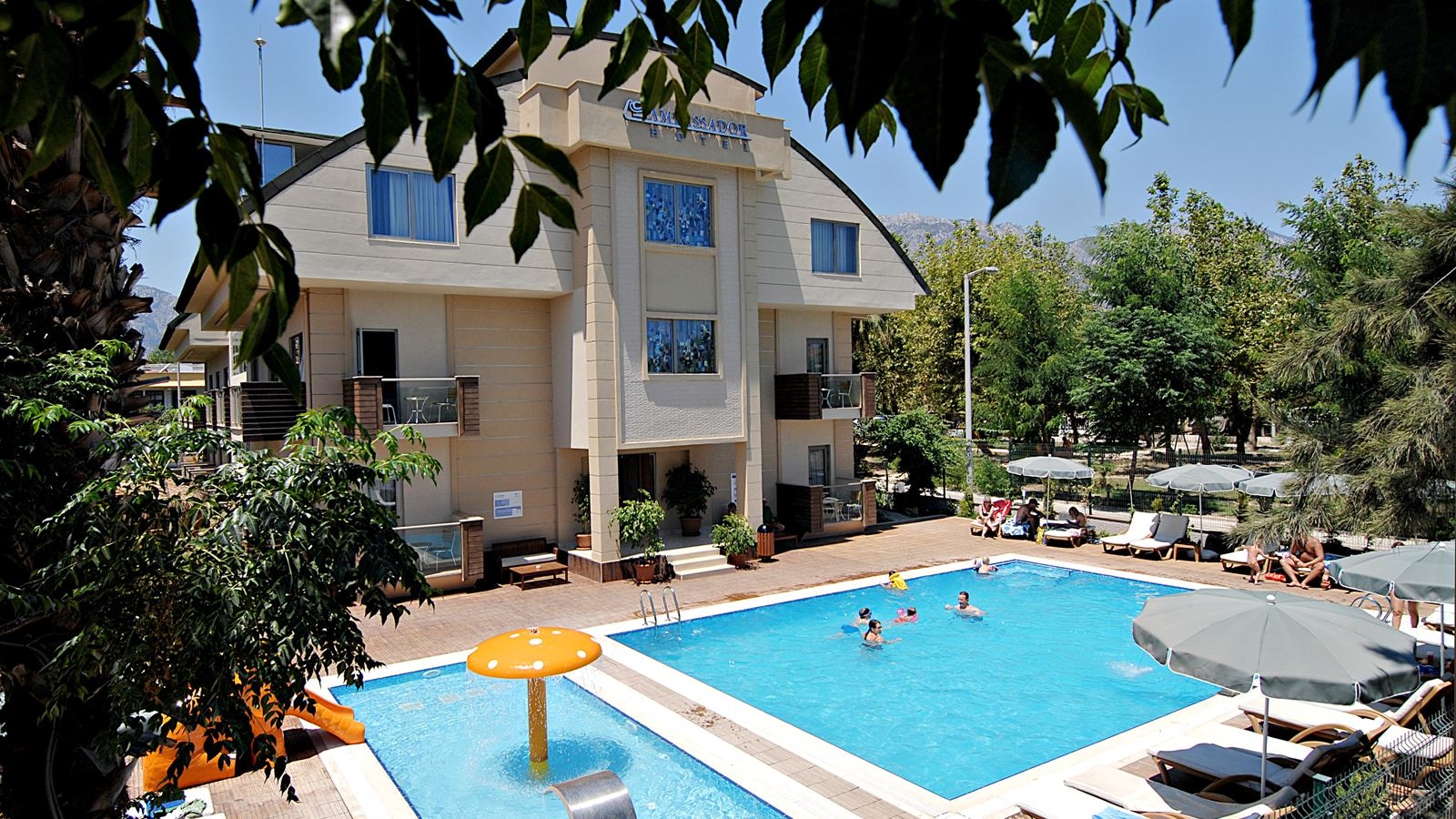pools-outdoor-childrens-pool