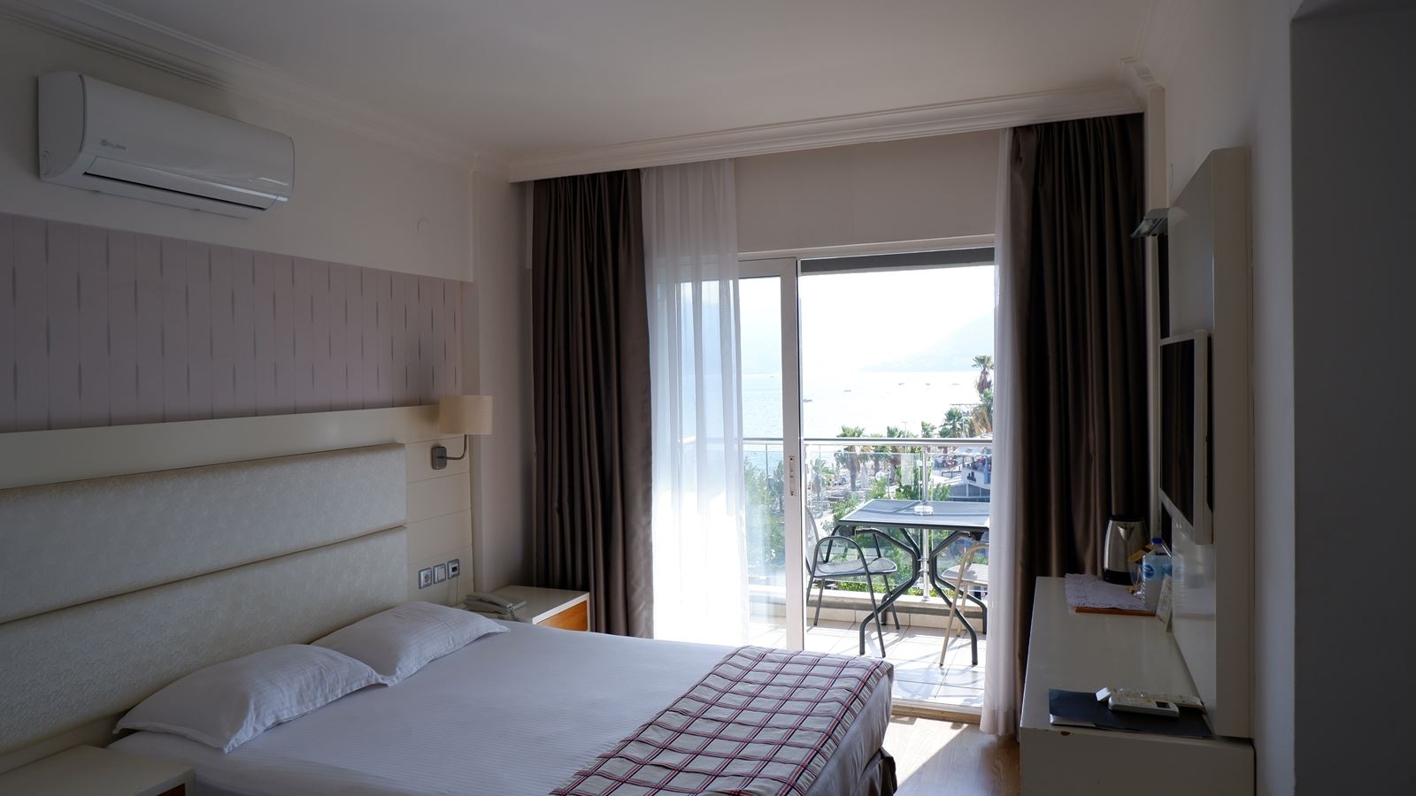 rooms-side-see-view-room