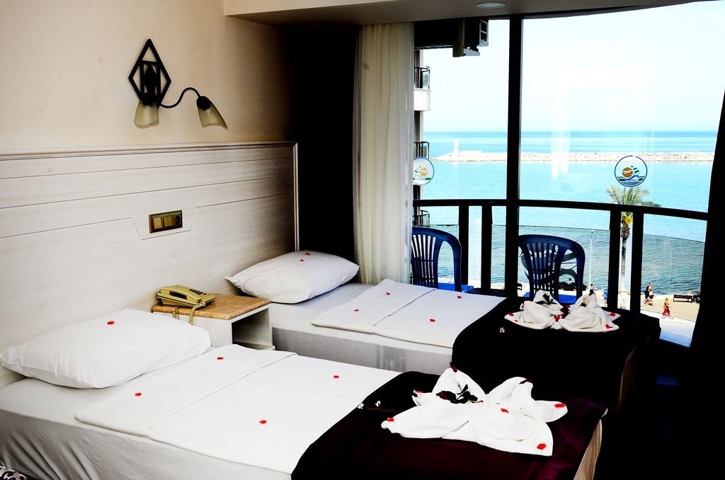 rooms-room-standard-seaview-balcony-or-terrace