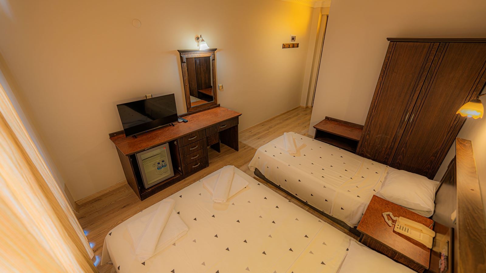 rooms-standard-room-side-sea-view