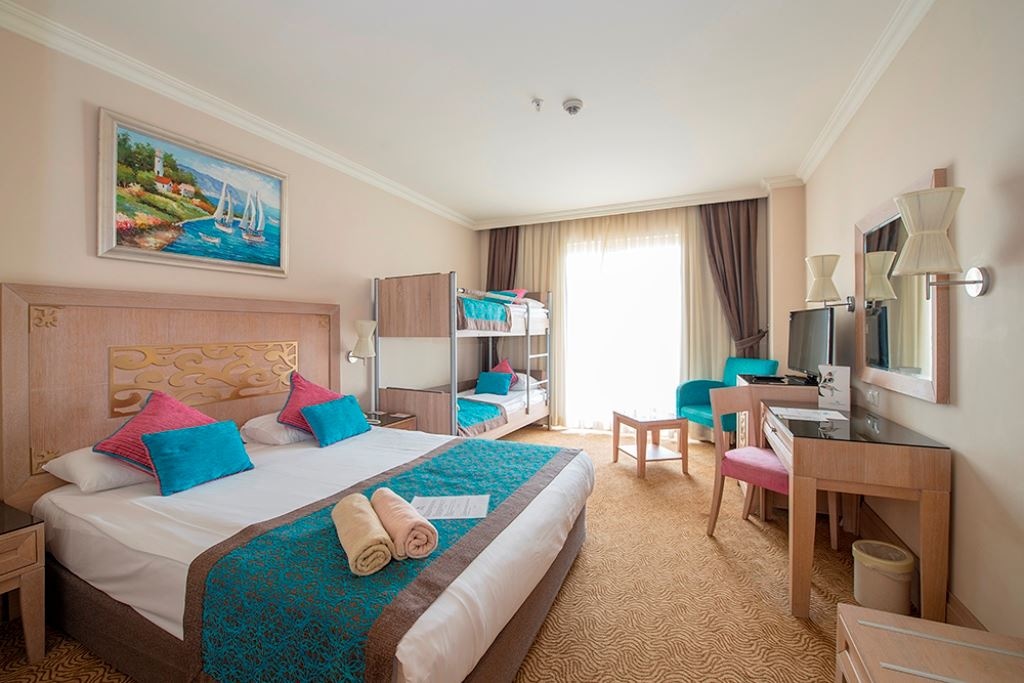 rooms-standard-room-land-view-with-bunkbed