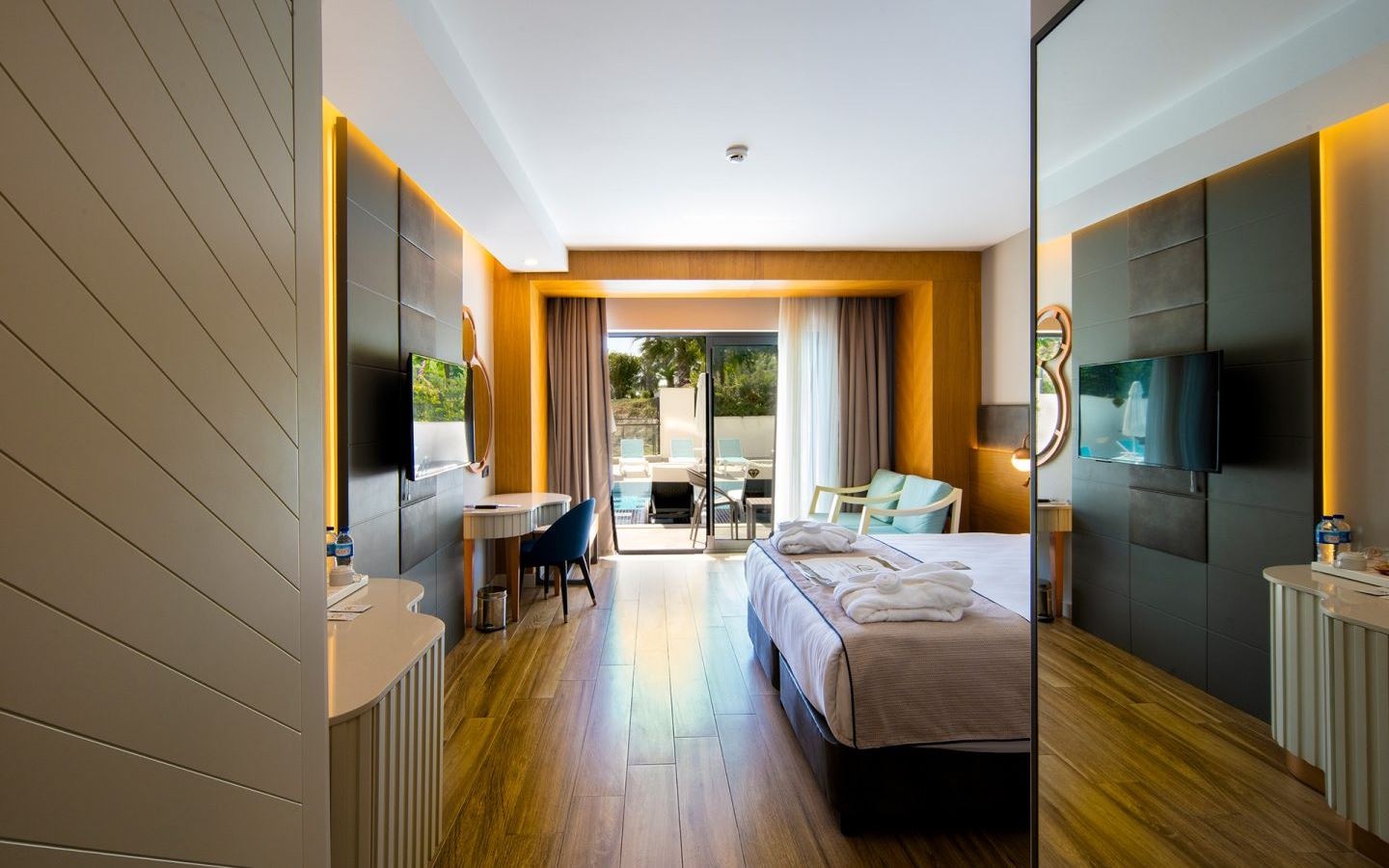 rooms-standard-room-swim-up