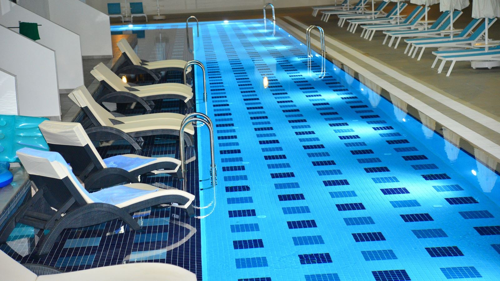 rooms-standard-room-swim-up