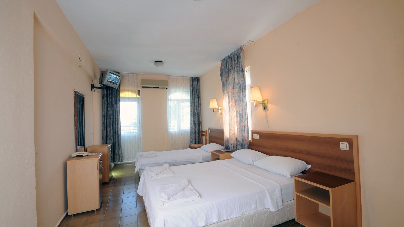 rooms-standard-land-view-room