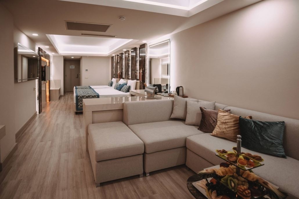 rooms-standard-deluxe-room-with-balcony