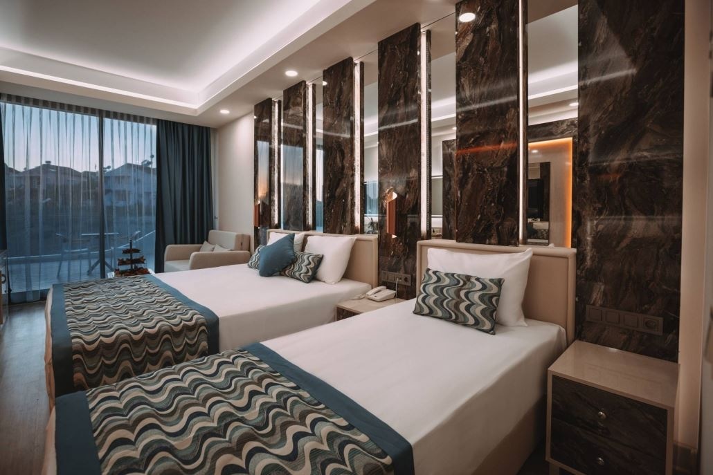 rooms-luxury-terrace-room