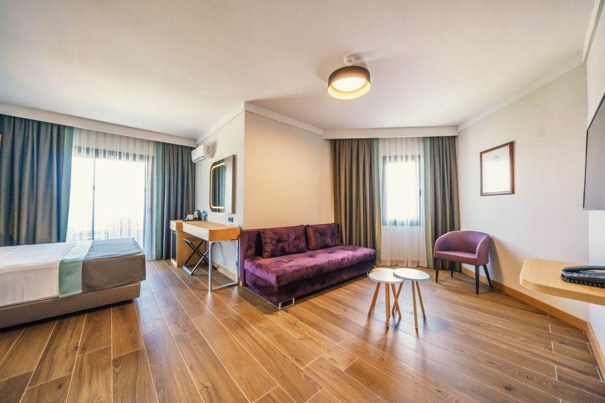 rooms-corner-sea-view