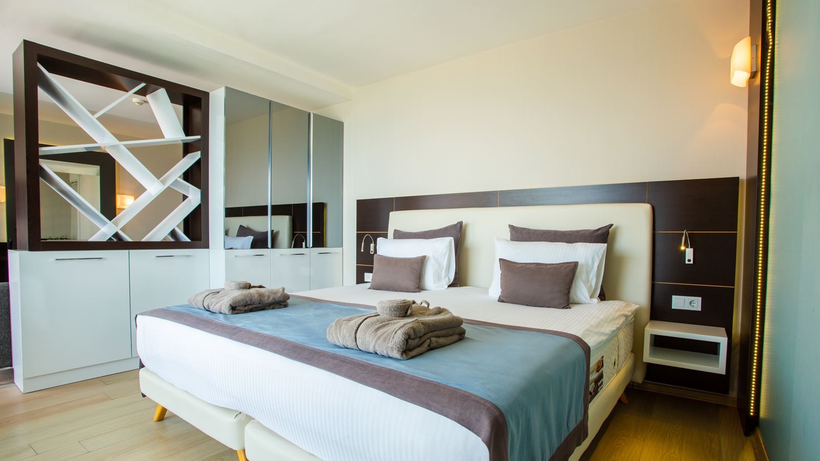 rooms-lsuite-sea-view