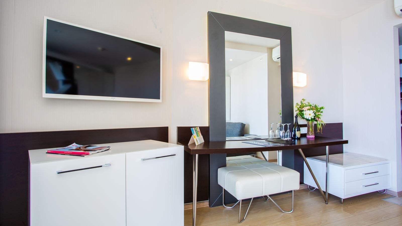 rooms-lsuite-sea-view