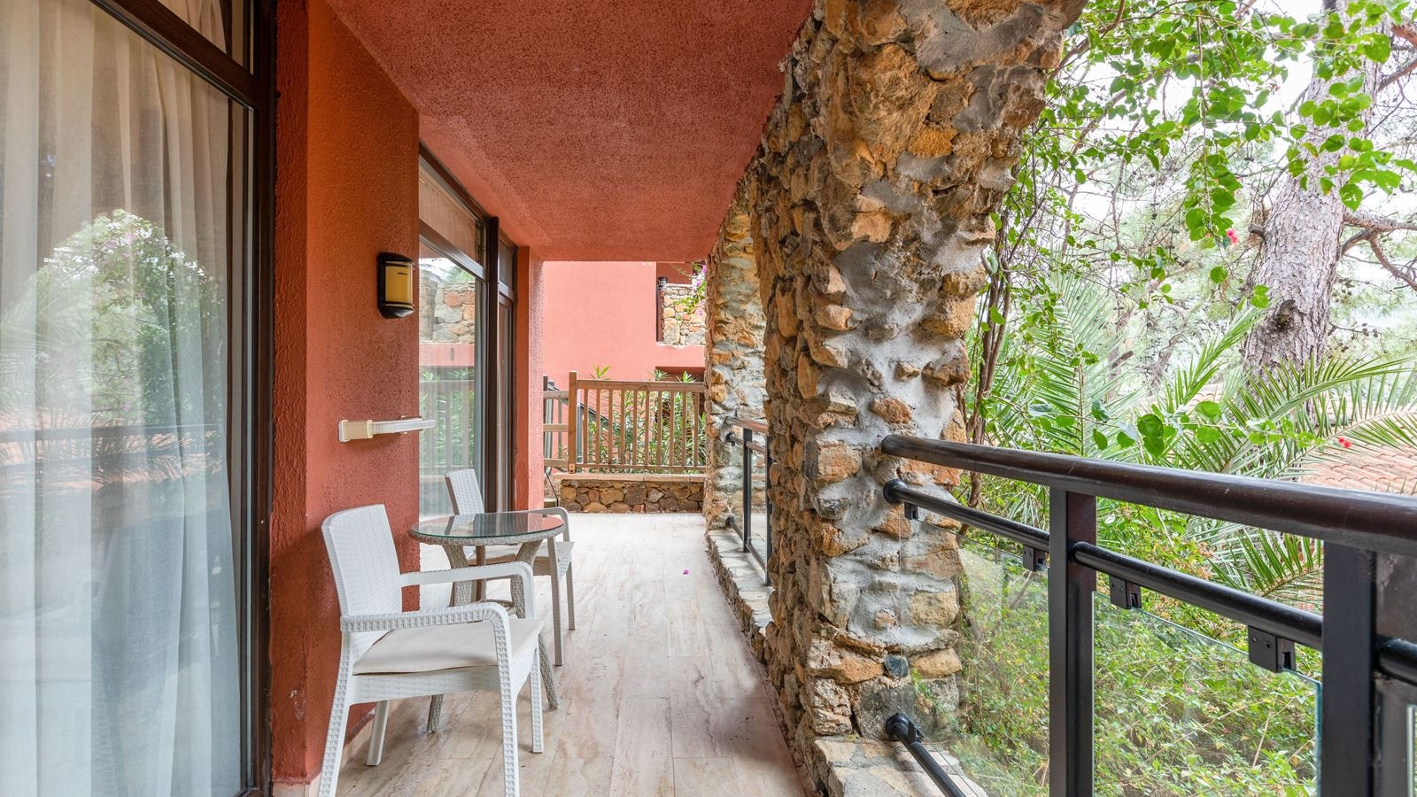 rooms-family-room-garden-view