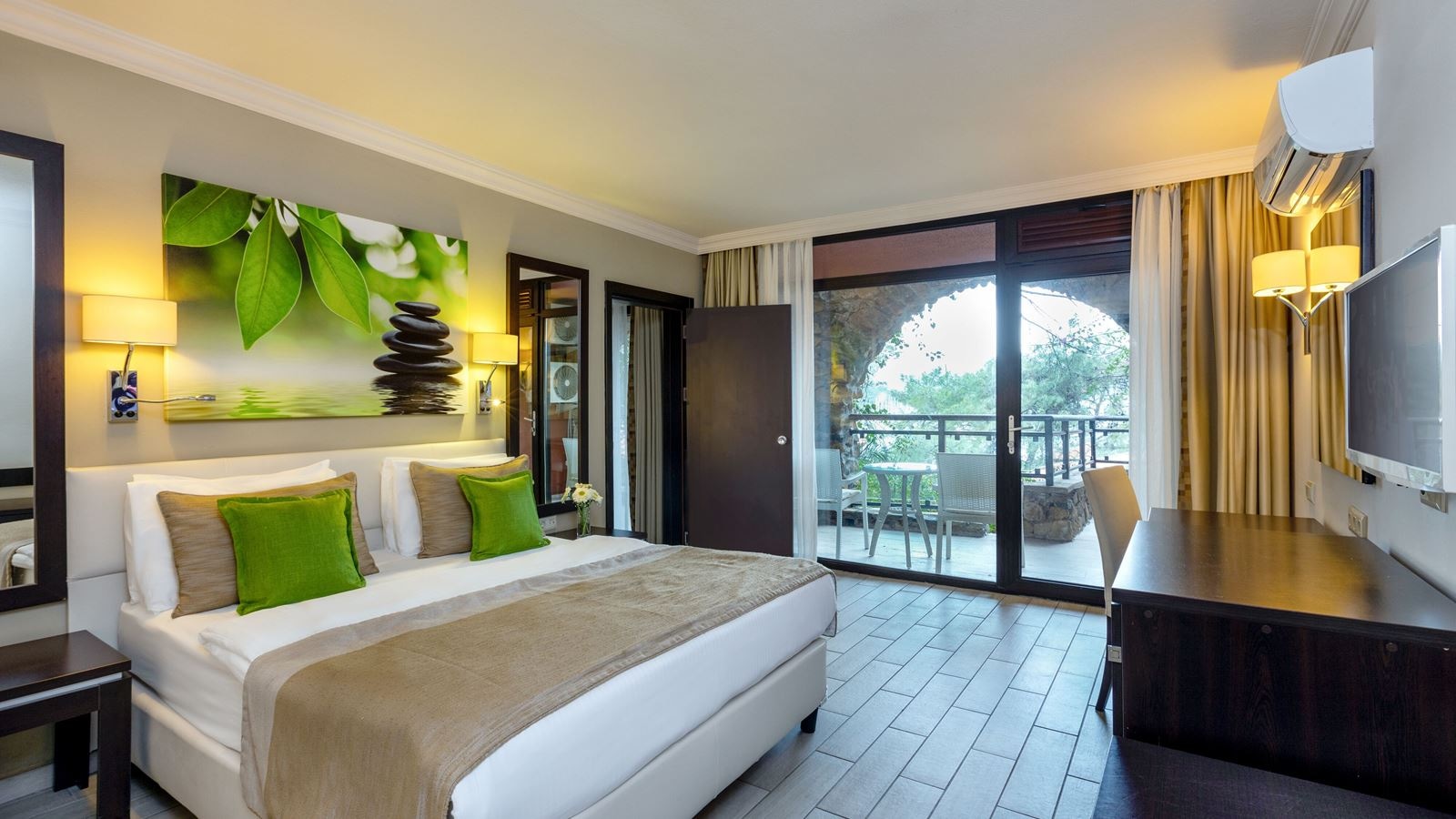 rooms-family-room-garden-view