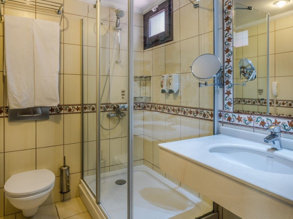 rooms-superior-suite-garden-view