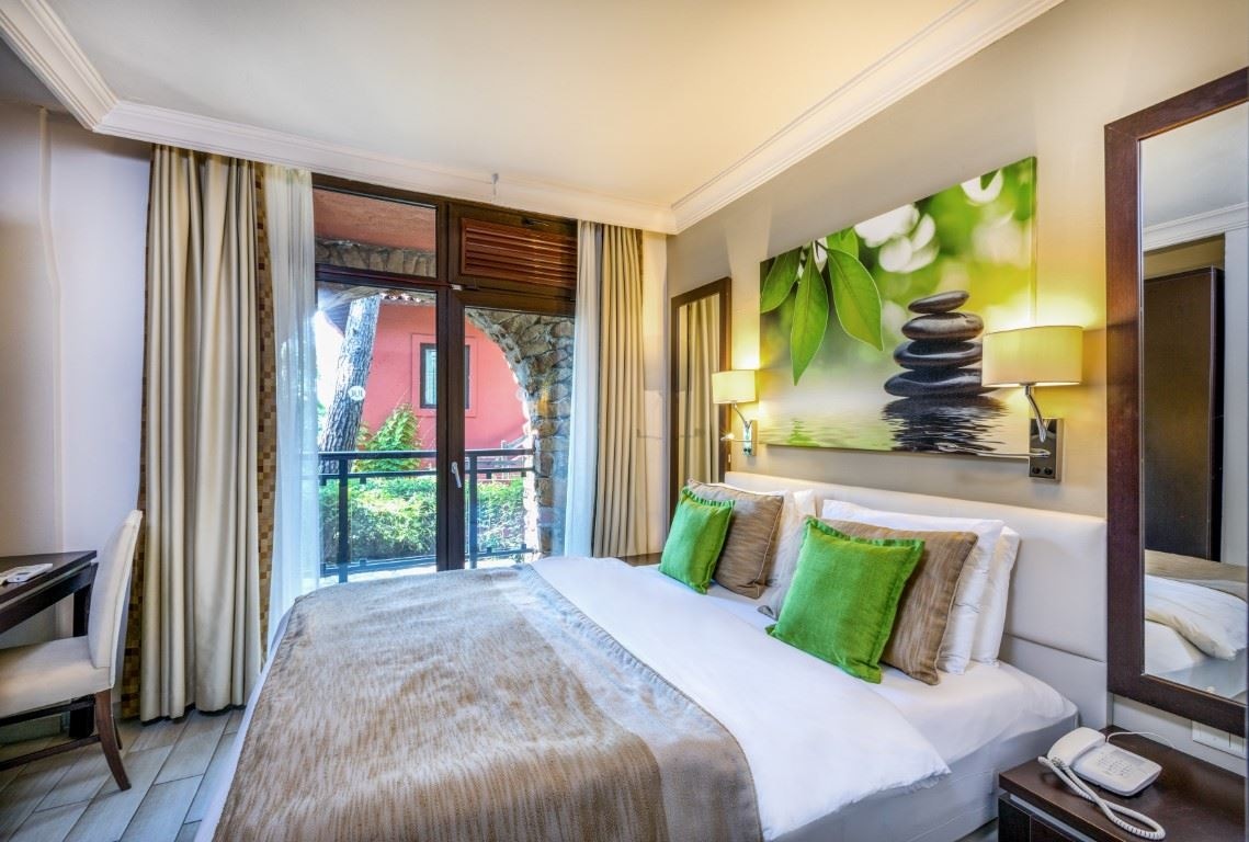 rooms-superior-suite-garden-view