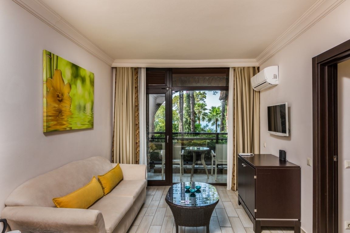 rooms-superior-suite-garden-view