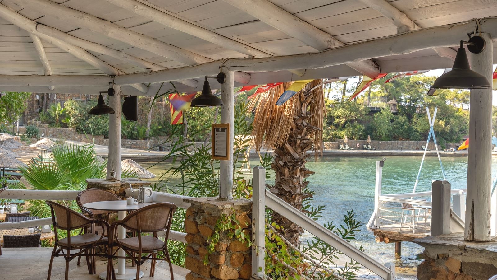 restaurants-sail-bar