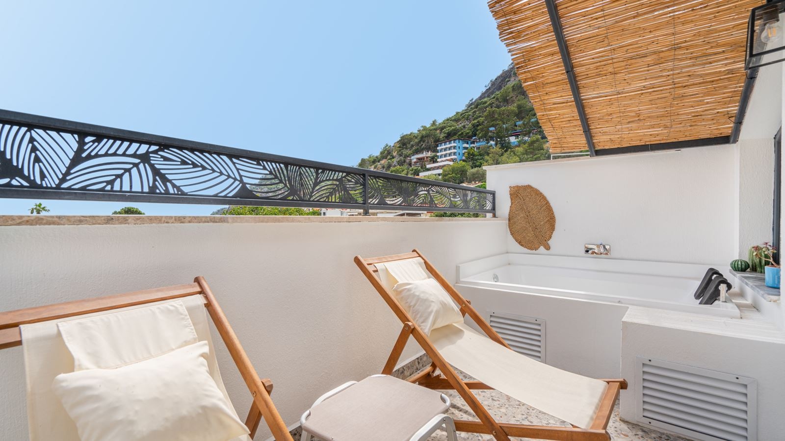 rooms-honeymoon-room