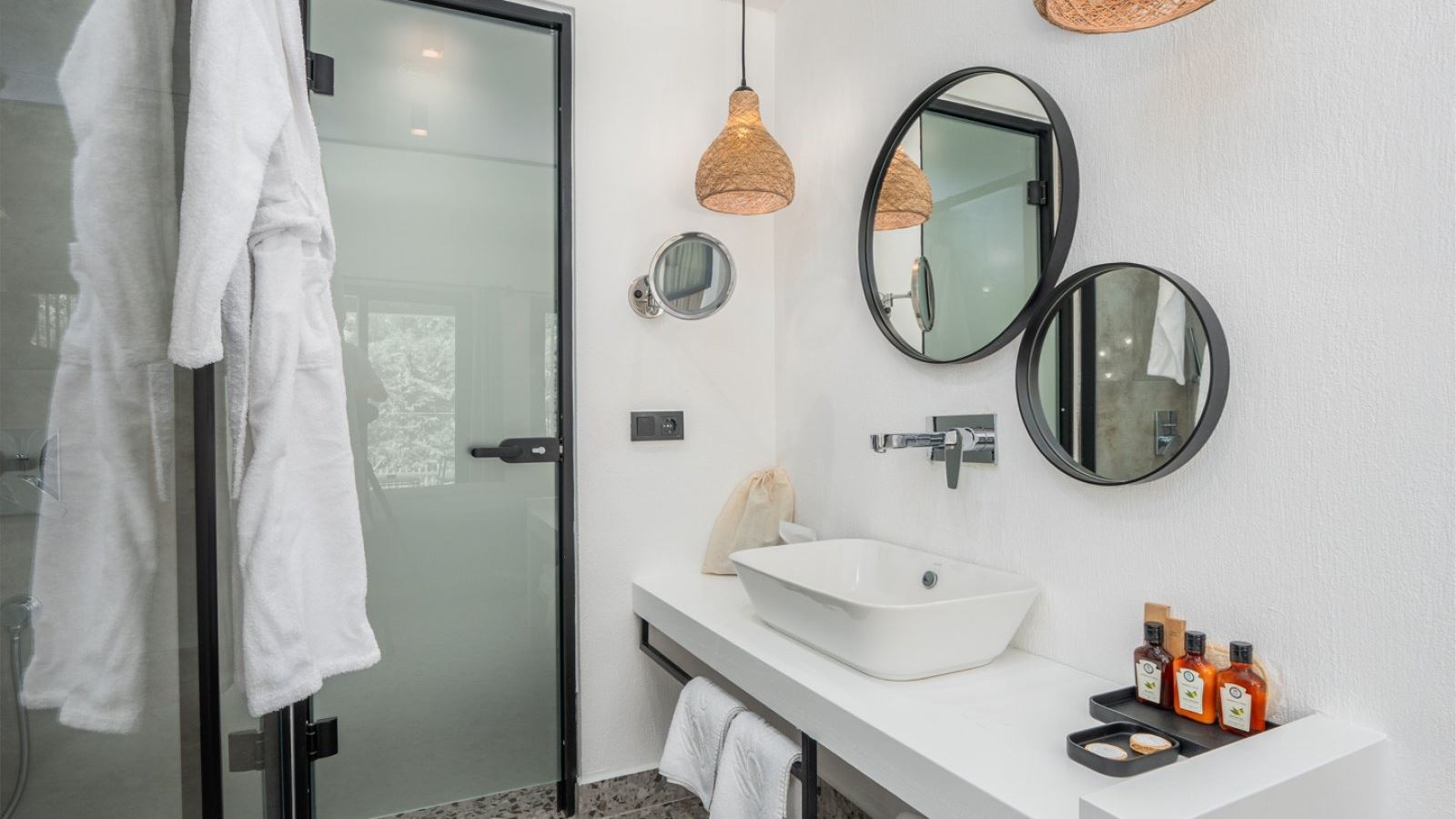 rooms-honeymoon-room