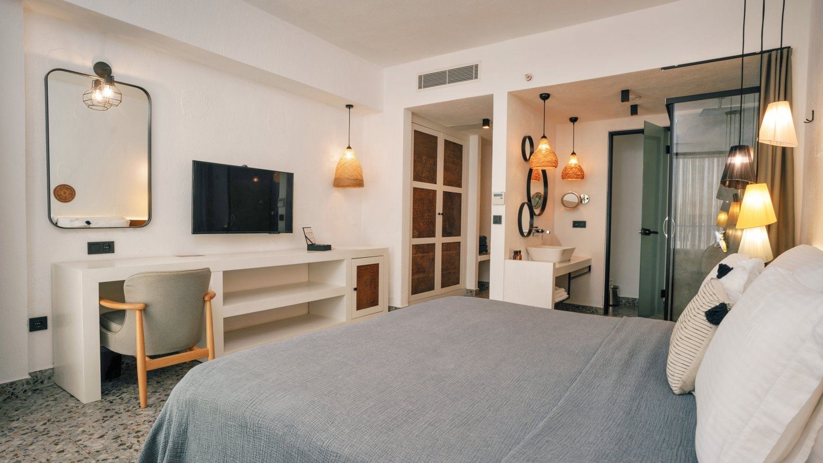 rooms-swim-up-room-with-sharing-pool